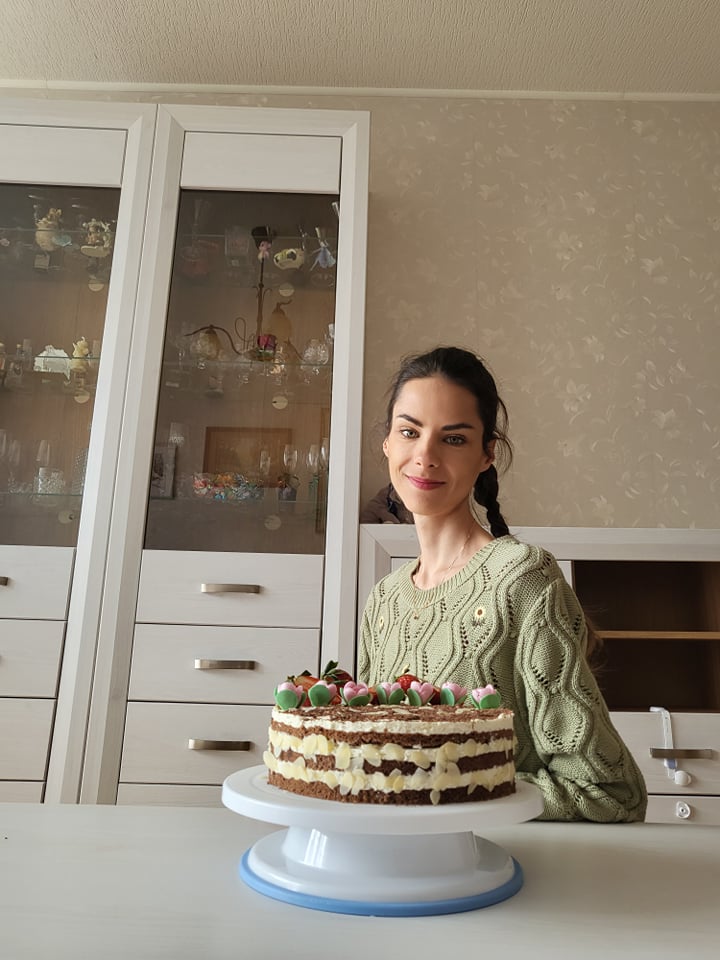 Viktorija Žilinskaitė mėgsta eksperimentuoti ir išbandyti vis naujus receptus, tortų ir desertų, įvairių kepinių, kuriuos randa internete.