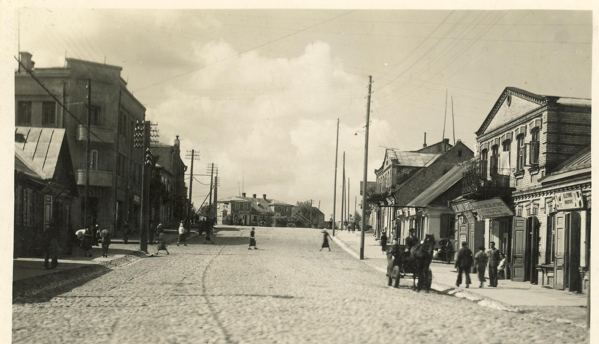 Vilniaus gatvė, Zimavičienės mūras kairėje. Nuotr. iš A. Antanevičiaus kolekcijos