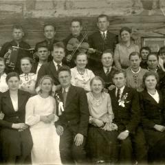 1939 m. Marcinkonys. Pranės Kumpaitės ir Vinco Javaišio vestuvės. „lenkų“ karo išvakarėse. Paskutinė V. Javaišio nuotrauka. Iš Vytauto Paulaičio asmeninio archyvo. 