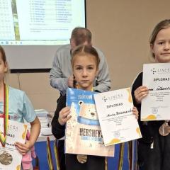 Lietuvos vicečempionė alytiškė G. Petrauskaitė (kairėje)