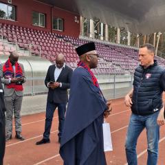 C. J. Obi (kairėje)