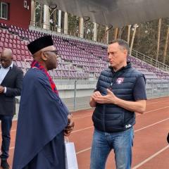 M. Usman Suleiman (viduryje)