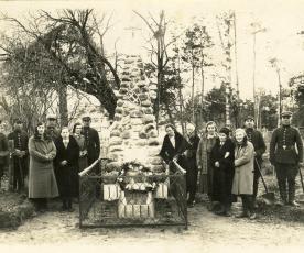 Mokytojo Juozo Bloznelio kapas apie 1931 metus. Nuotrauka iš Algimanto Antanevičiaus kolekcijos
