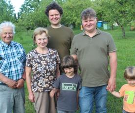  Šeimos nuotrauka atminčiai.        Gintauto Kniukštos nuotr.