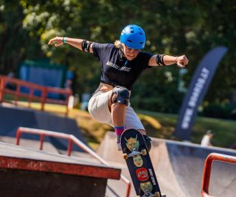 Kot­ry­na Pau­laus­kai­tė pir­mo­sio­se sa­vo var­žy­bo­se „Whi­te ro­se“, ku­rios vy­ko Aly­taus ried­len­čių par­ke. „Ky­ga­Works“ nuotr.