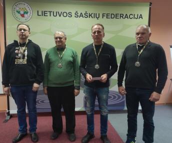 Iš kairės Dainius Bukleris, Pranas Vitkauskas, Jonas Danilevičius ir klubo prezidentas Kęstutis Cikanas.